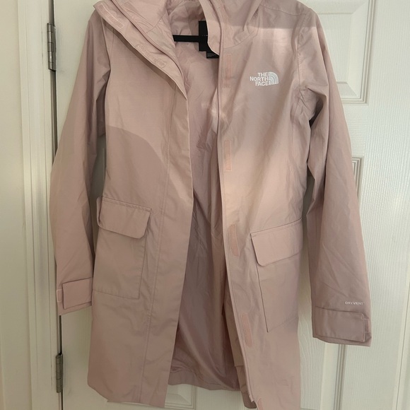 The North Face Women’s City Breeze Rain Parka II nwot size extra small - Picture 6 of 9